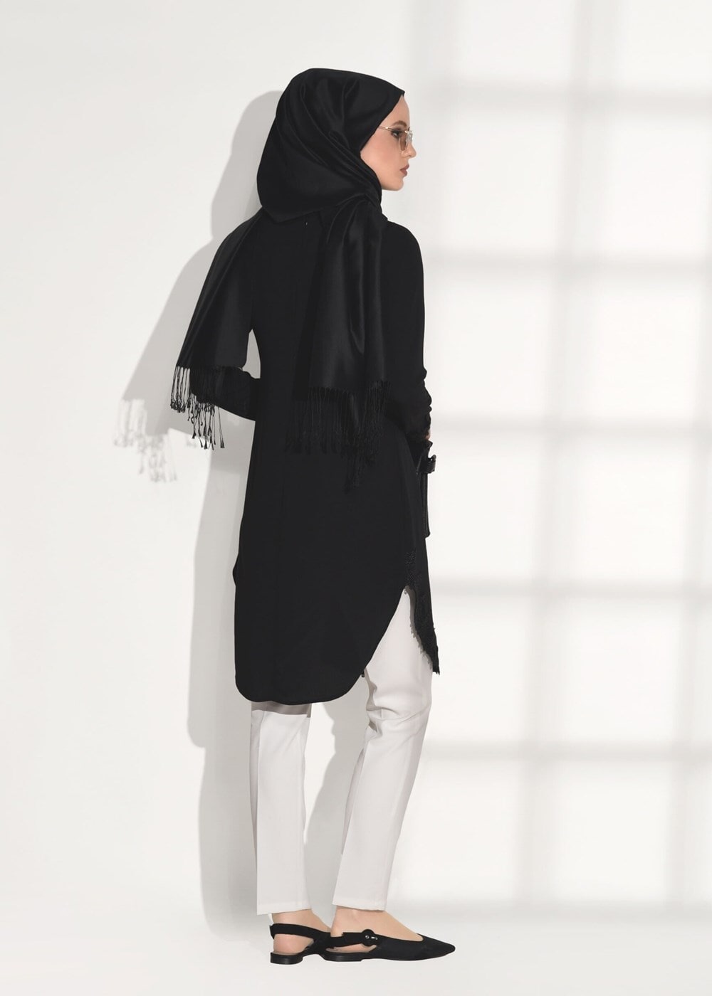 Tesettür giyim SİYAH T 6407 Armalin- Güpür Detaylı Tunik