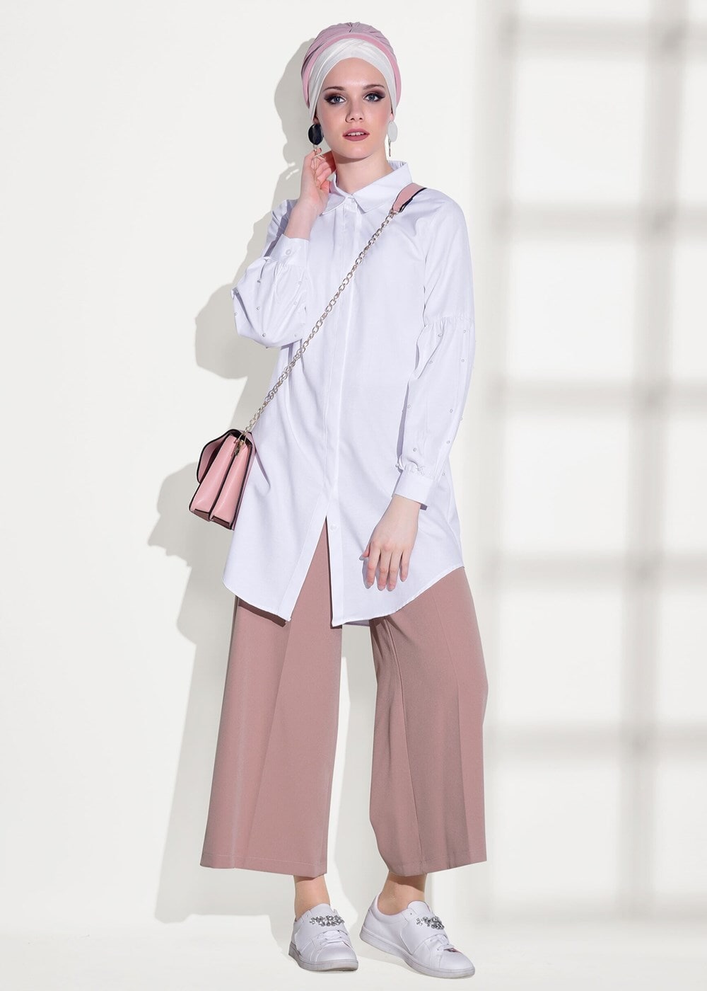 Tesettür giyim BEYAZ T 6607 Ksd- Boncuk İşlemeli Tunik