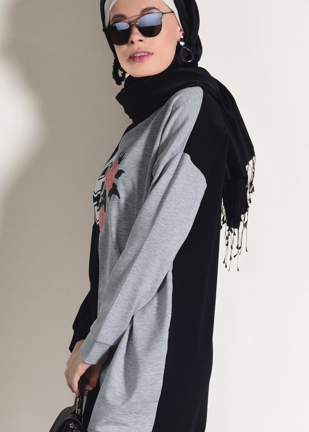 Tesettür giyim SİYAH NAKIŞ DETAYLI SPOR TUNİK 7018