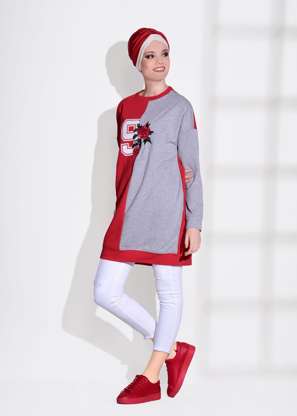 Tesettür giyim KIRMIZI NAKIŞ DETAYLI SPOR TUNİK 7018