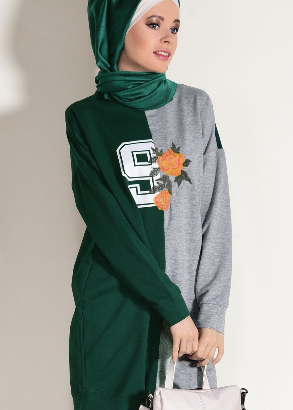 Tesettür giyim YEŞİL NAKIŞ DETAYLI SPOR TUNİK 7018