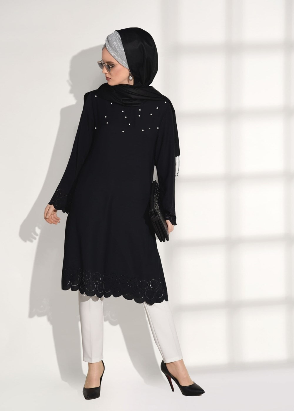 Tesettür giyim SİYAH T 7851 ModaBu-Lazer Kesim Tunik
