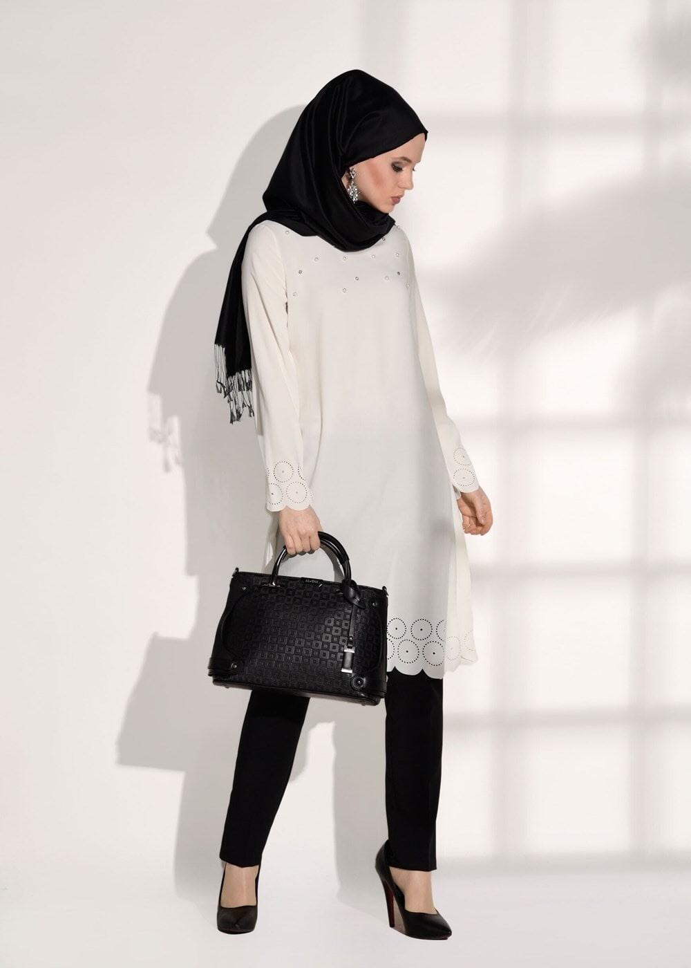 Tesettür giyim KREM T 7851 ModaBu-Lazer Kesim Tunik