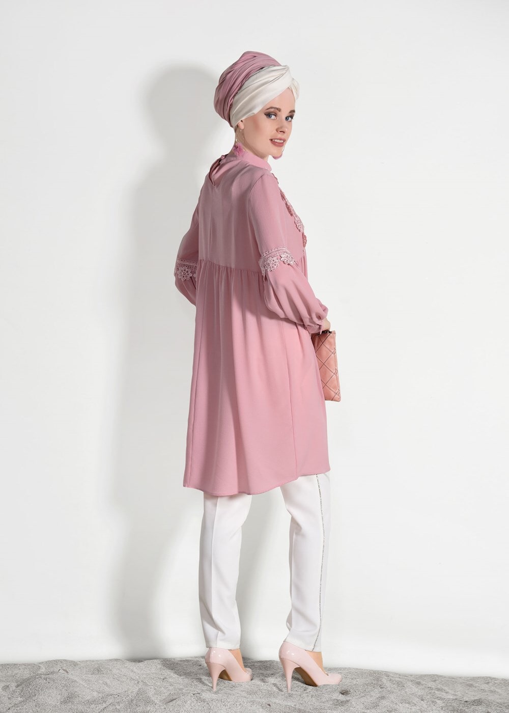 Tesettür giyim PUDRA T 8061 ModaBu- Güpür Detaylı Tunik