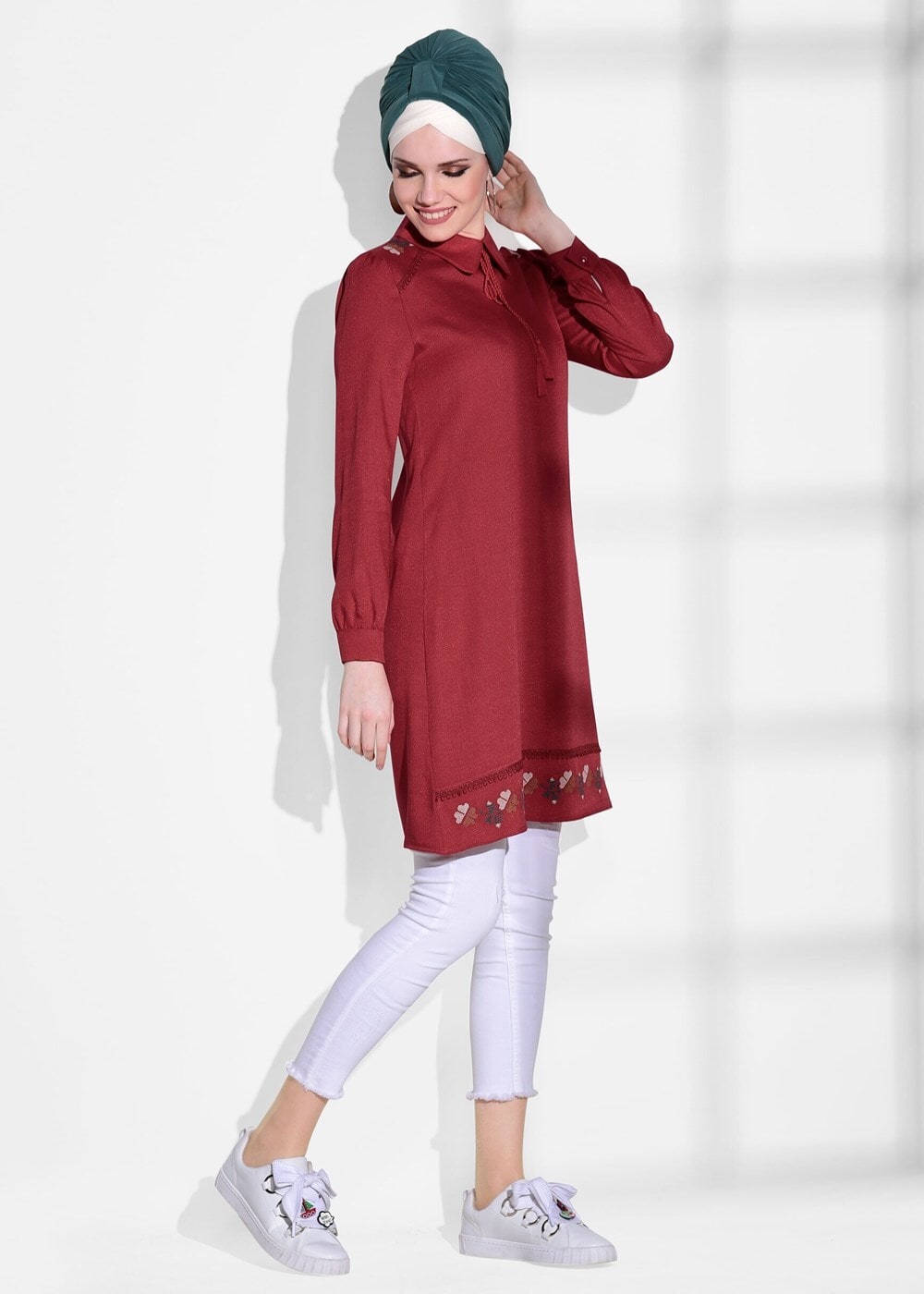Vêtements hijab ROUGE TUNIQUE DÉTAILLÉE DE BRODERIE 9037