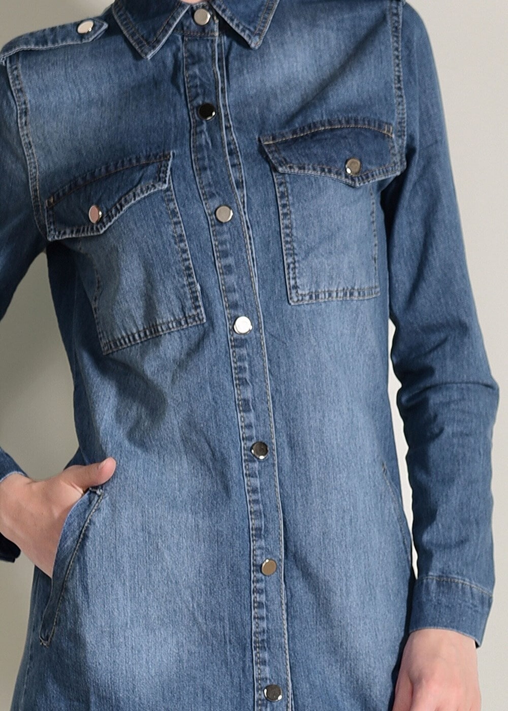 Tesettür giyim MAVİ BOYDAN ÇIT ÇITLI DENİM TRENÇKOT 0108