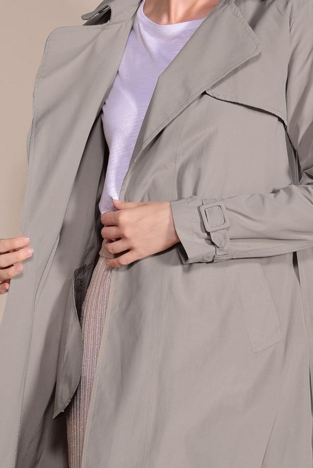 Tesettür giyim  KRUVAZE YAKA CEP DETAYLI TRENÇKOT 0876  - TRENDTESETTÜR