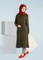 Tesettür giyim HAKİ BİLEKLERİ KEMER DETAYLI CEPLİ TRENÇKOT 1044