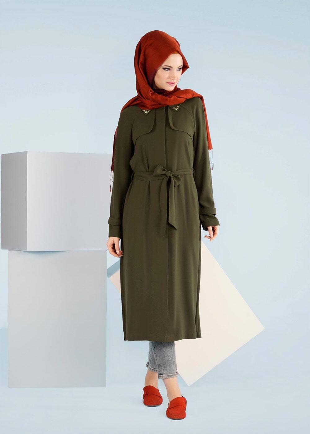 Tesettür giyim HAKİ BİLEKLERİ KEMER DETAYLI CEPLİ TRENÇKOT 1044