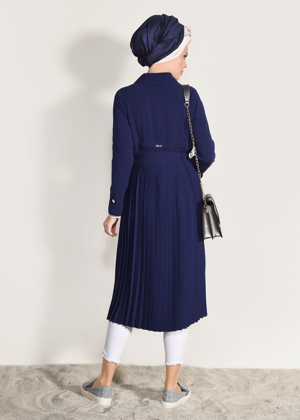 Tesettür giyim LACİVERT BİLEKLERİ KEMER DETAYLI CEPLİ TRENÇKOT 1044
