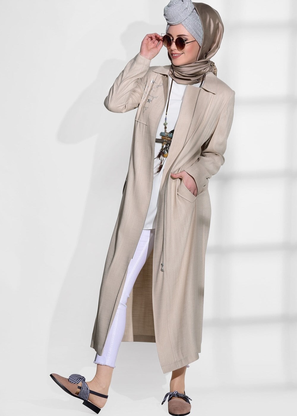 Tesettür giyim BEJ FERMUARLI CEP DETAYLI TRENÇKOT 1050 