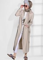 Tesettür giyim BEJ FERMUARLI CEP DETAYLI TRENÇKOT 1050 