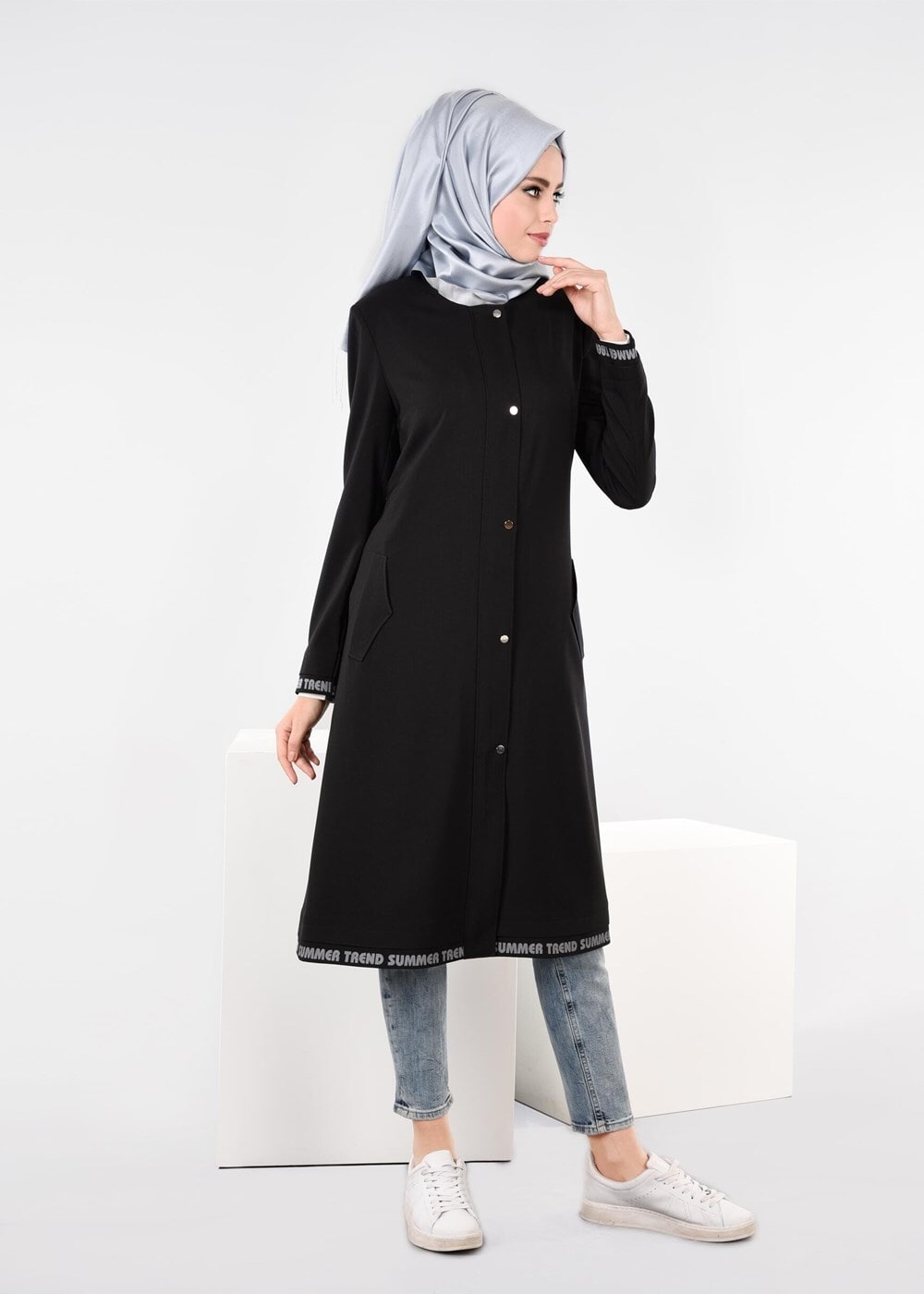 Tesettür giyim SİYAH YAZILI ŞERİT DETAYLI TRENÇKOT 1104 