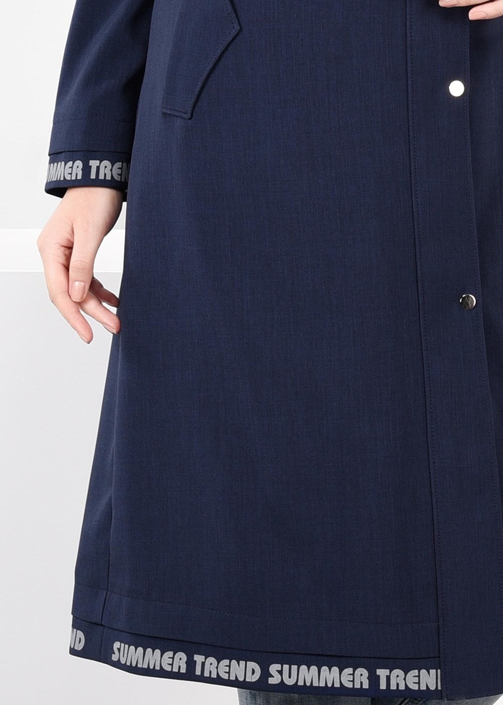 Tesettür giyim LACİVERT YAZILI ŞERİT DETAYLI TRENÇKOT 1104 