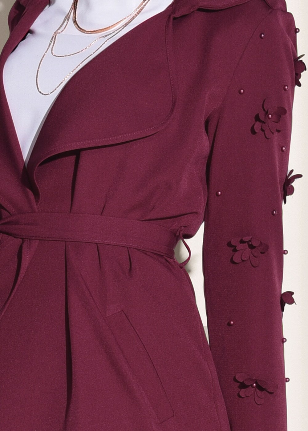 Tesettür giyim BORDO T 1358 ModaBu- Lazer Kesimli Kuşak Detaylı Trençkot