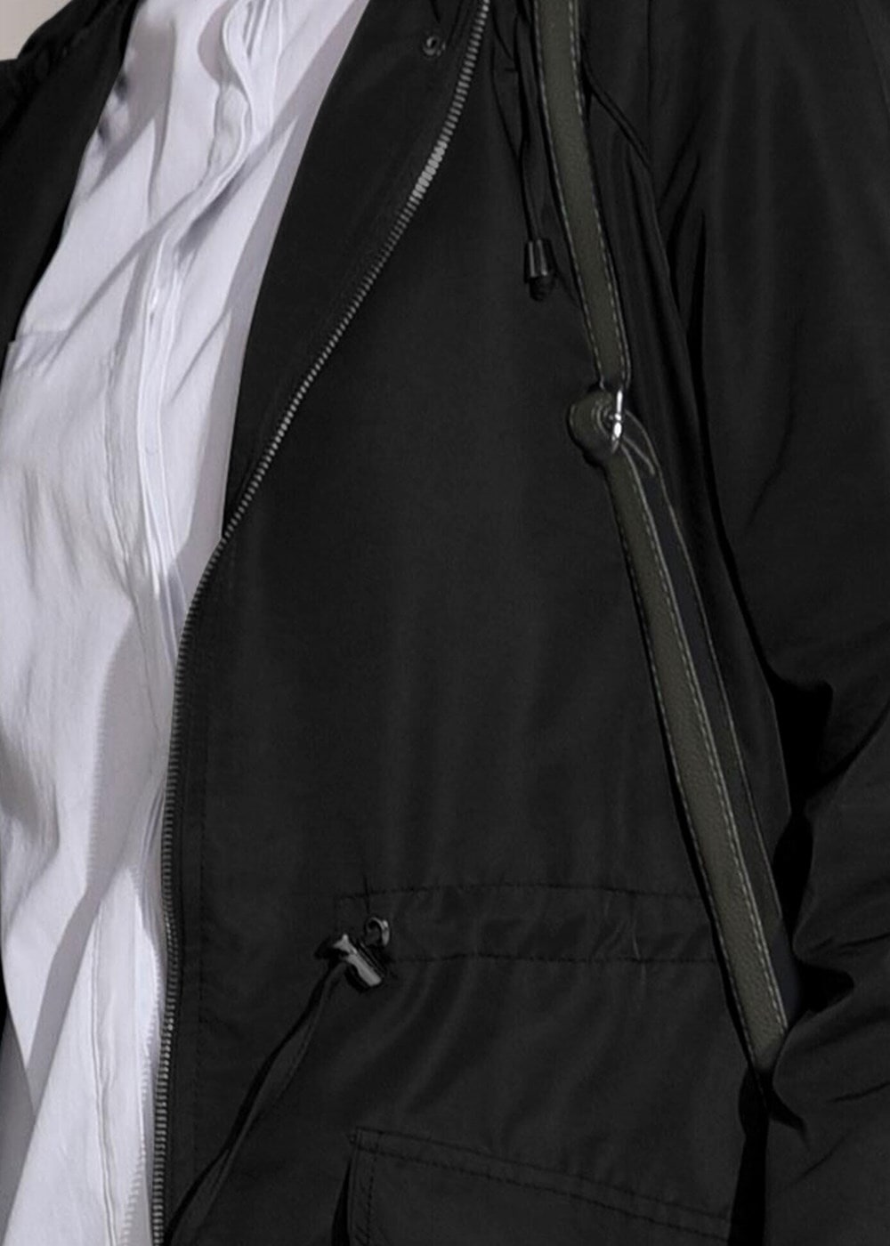 Tesettür giyim SİYAH KAPÜŞONLU BELİ BÜZGÜLÜ SPOR TRENÇKOT 4108 