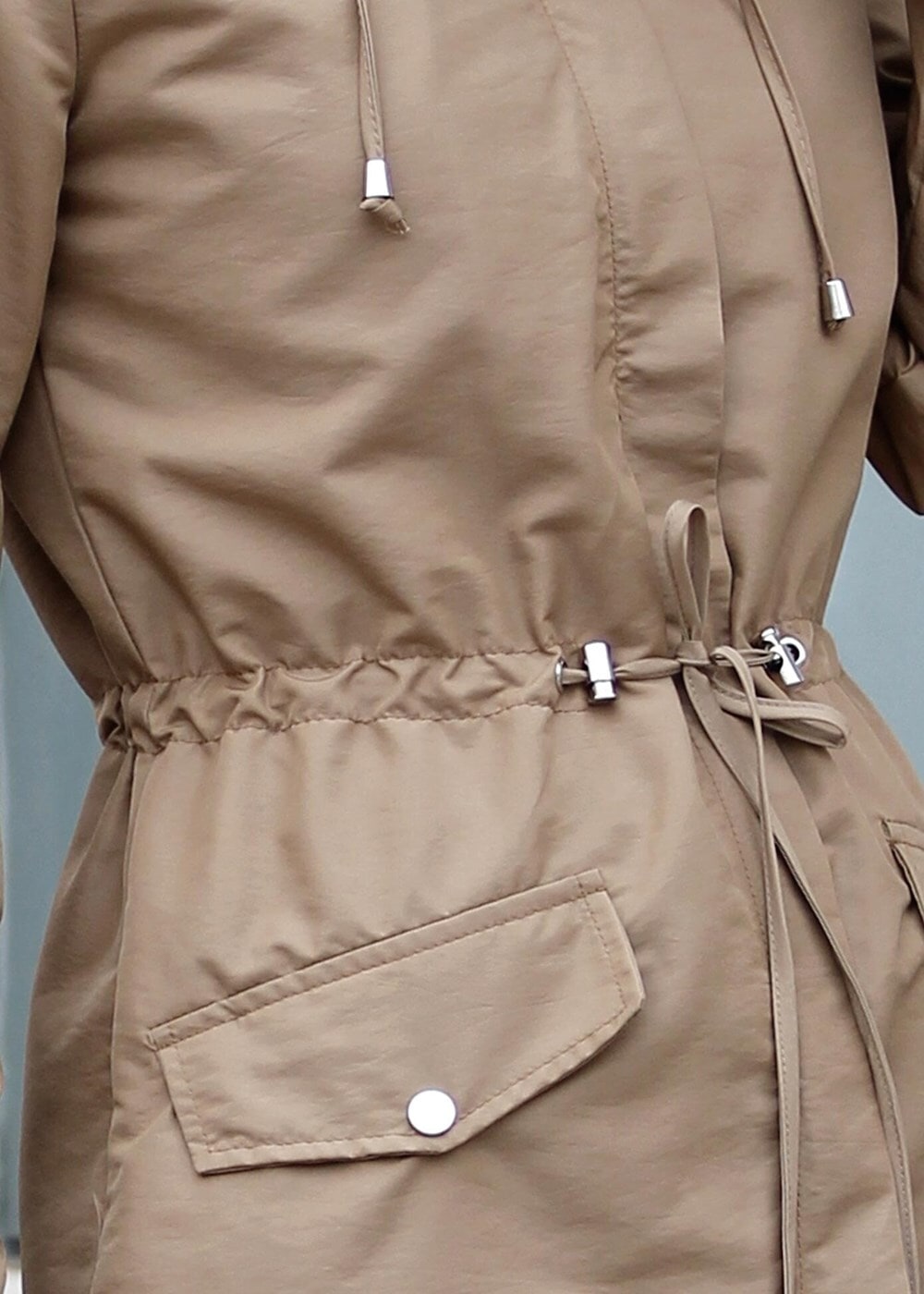 Tesettür giyim KAHVE KAPÜŞONLU BELİ BÜZGÜLÜ SPOR TRENÇKOT 4108 