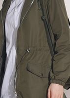 Tesettür giyim HAKİ KAPÜŞONLU BELİ BÜZGÜLÜ SPOR TRENÇKOT 4108 