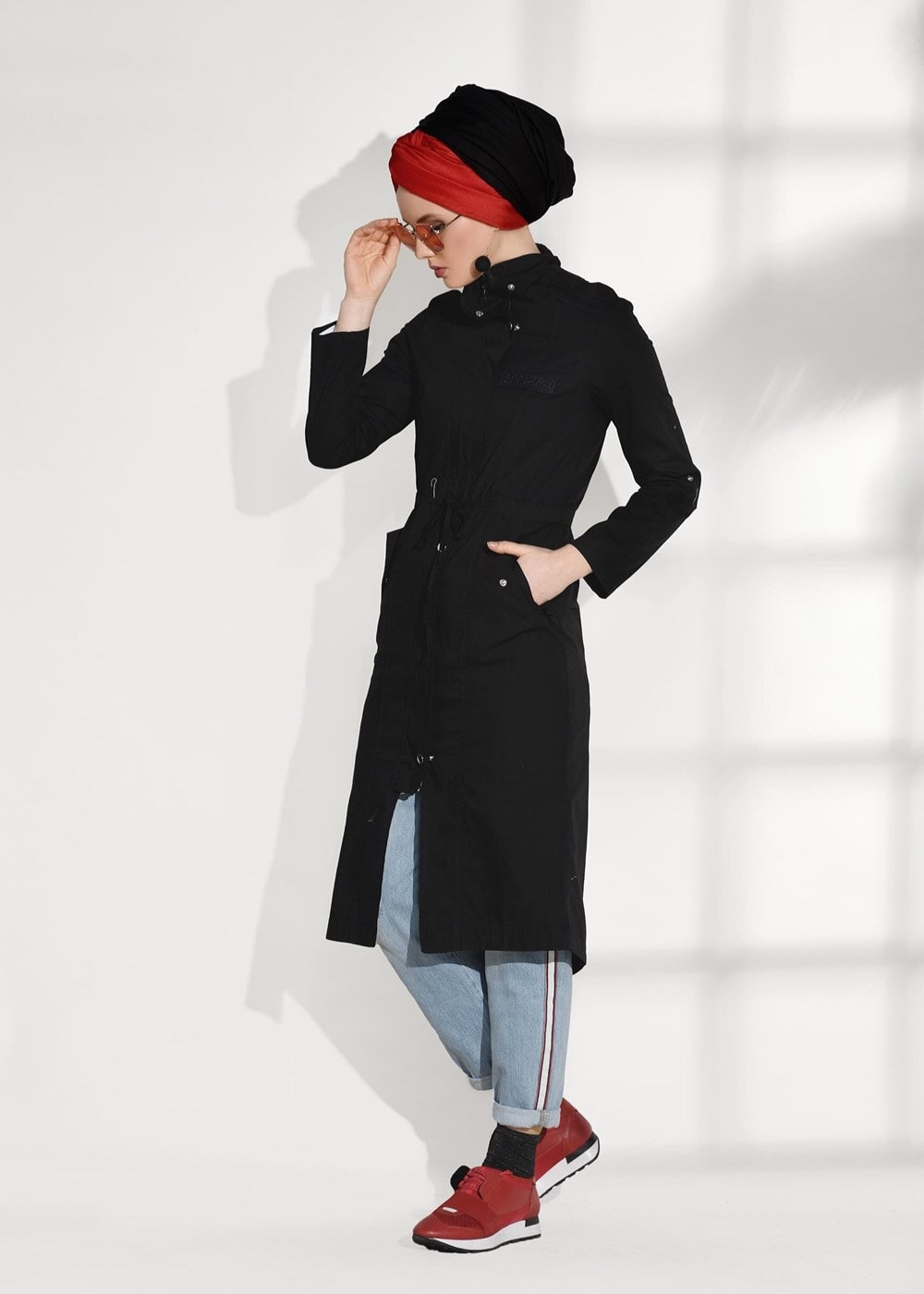 Tesettür giyim SİYAH BELİ BÜZGÜLÜ SPOR TRENÇKOT 5008