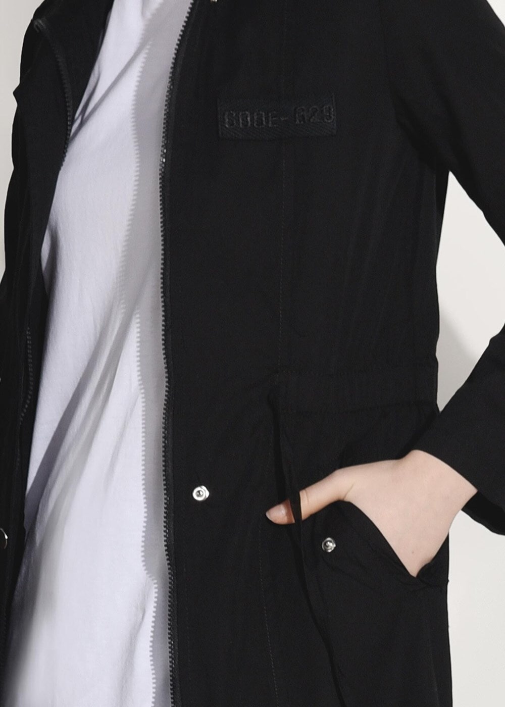 Tesettür giyim SİYAH BELİ BÜZGÜLÜ SPOR TRENÇKOT 5008