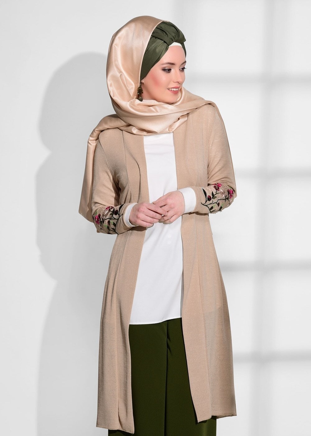 Vêtements hijab BEIGE T 19102 Lafaba- Kol Kısmı Nakış Detaylı Penye Hırka