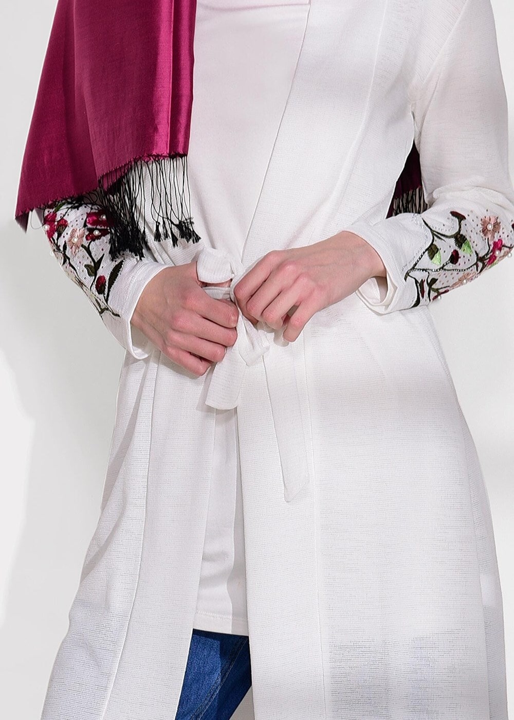 Tesettür giyim EKRU KOL KISMI NAKIŞ DETAYLI HIRKA 19102