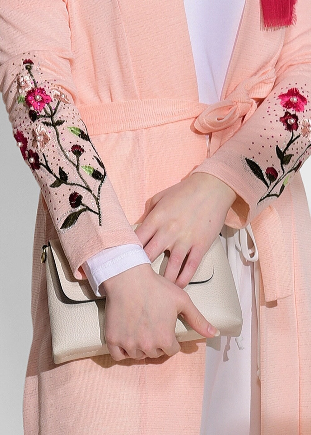 Tesettür giyim PUDRA KOL KISMI NAKIŞ DETAYLI HIRKA 19102