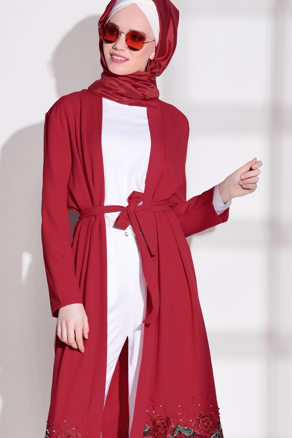 Tesettür giyim KIRMIZI ETEK UCU NAKIŞ DETAYLI HIRKA 34161