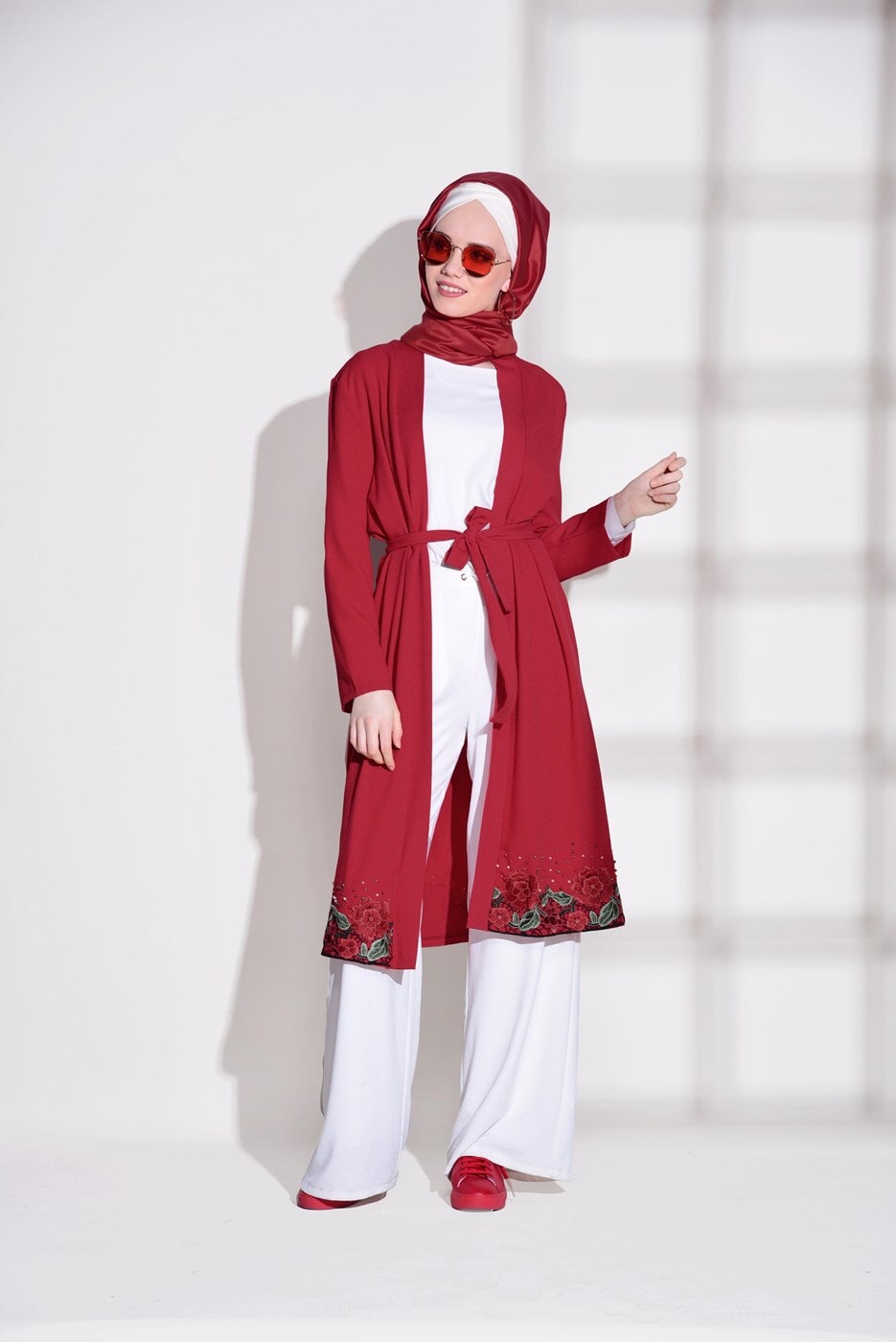 Tesettür giyim KIRMIZI ETEK UCU NAKIŞ DETAYLI HIRKA 34161