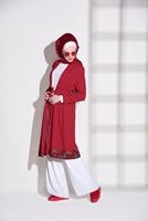 Tesettür giyim KIRMIZI ETEK UCU NAKIŞ DETAYLI HIRKA 34161