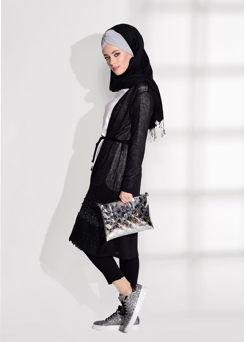 Tesettür giyim SİYAH ETEK UCU GÜPÜR DETAYLI HIRKA 48102