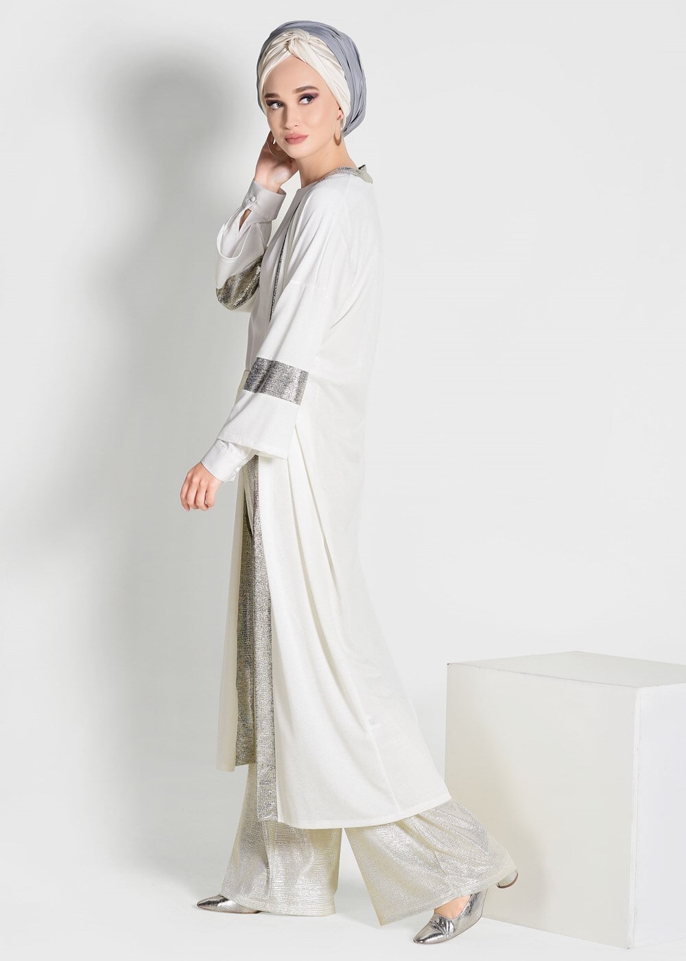 Tesettür giyim EKRU SİMLİ ŞERİT DETAYLI HIRKA 75571