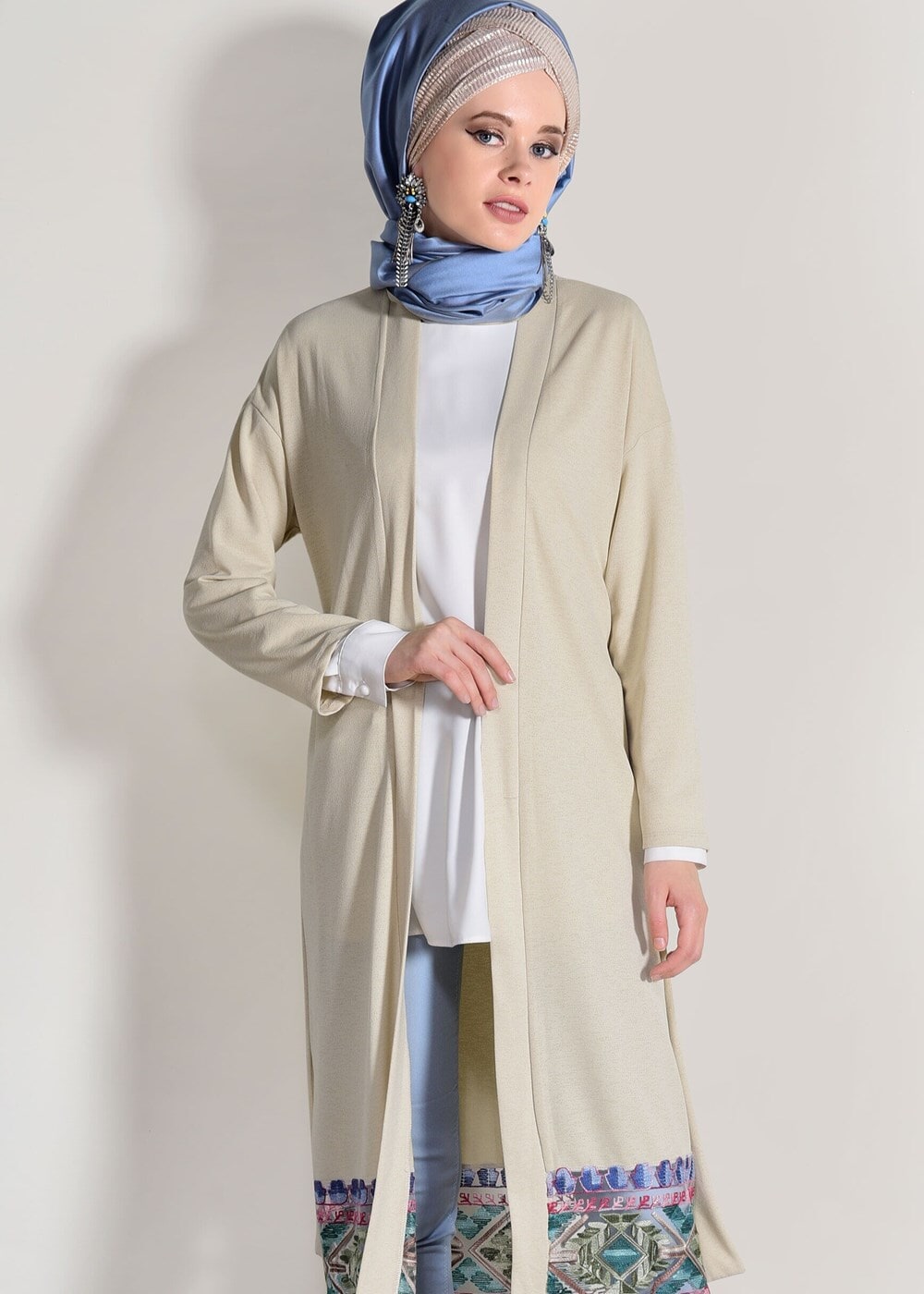 Tesettür giyim BEJ T 92171 İkoll- Dantel Detaylı Kuşaklı Hırka