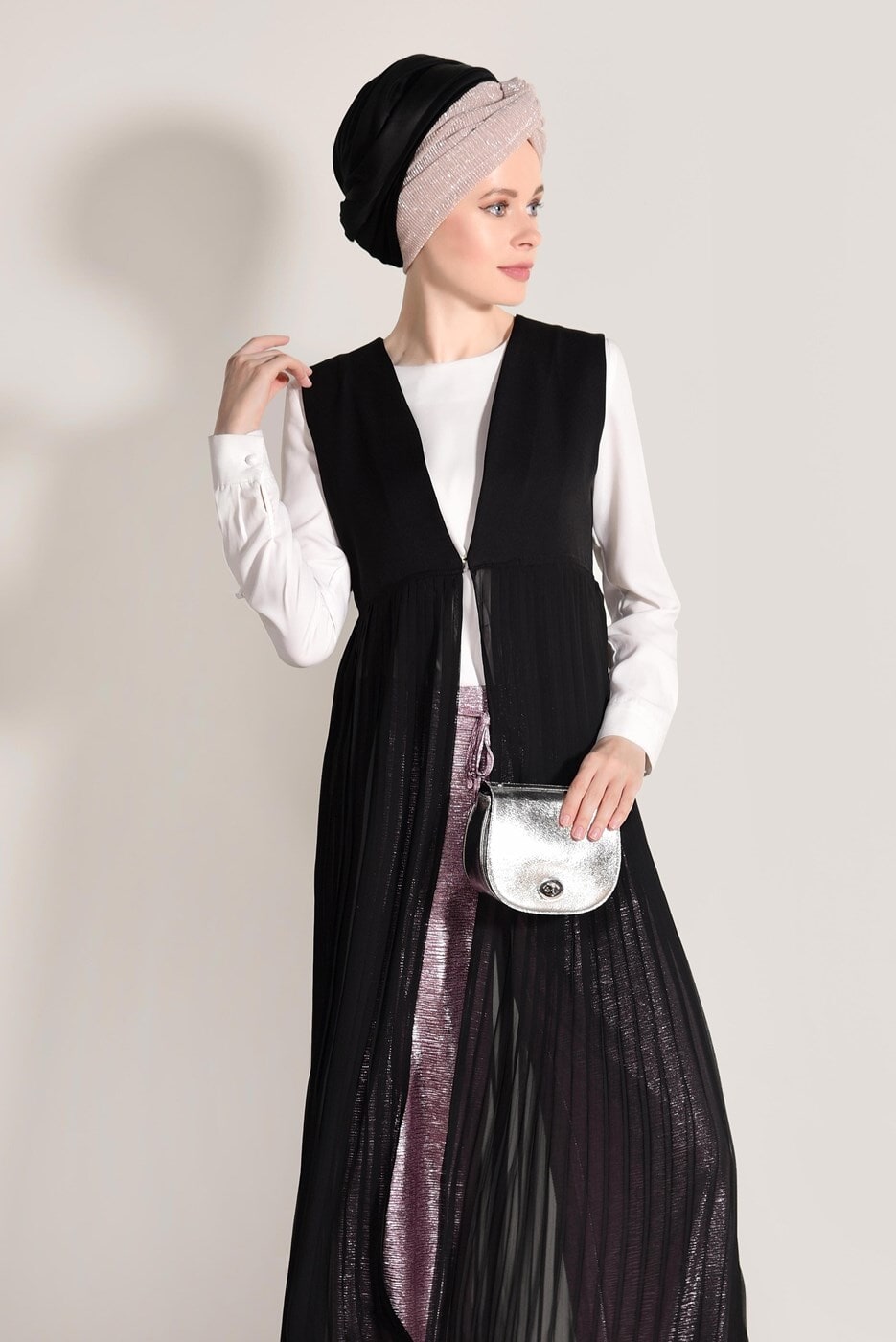 Tesettür giyim SİYAH T 6128 Mısra-Pilise Detaylı Yelek