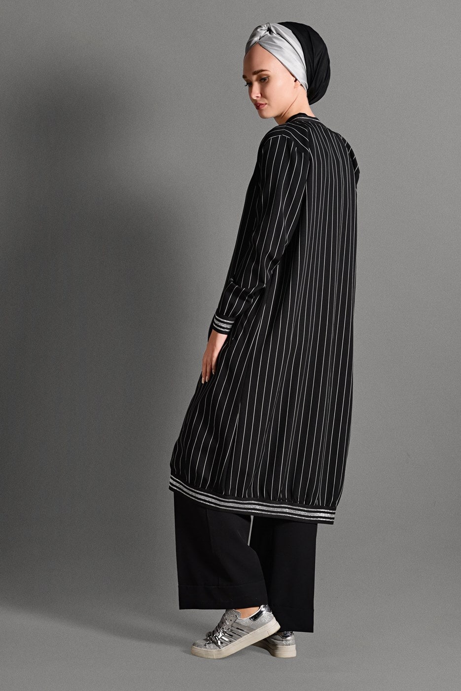 Tesettür giyim SİYAH FERMUARLI ÇİZGİLİ CEKET 0406