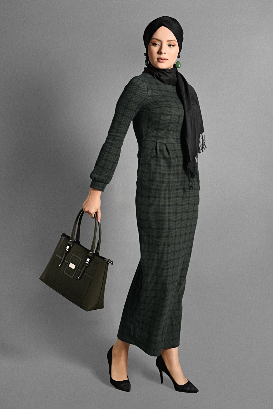 Tesettür giyim HAKİ CEP DETAYLI EKOSE DESENLİ ELBİSE 8793-3 