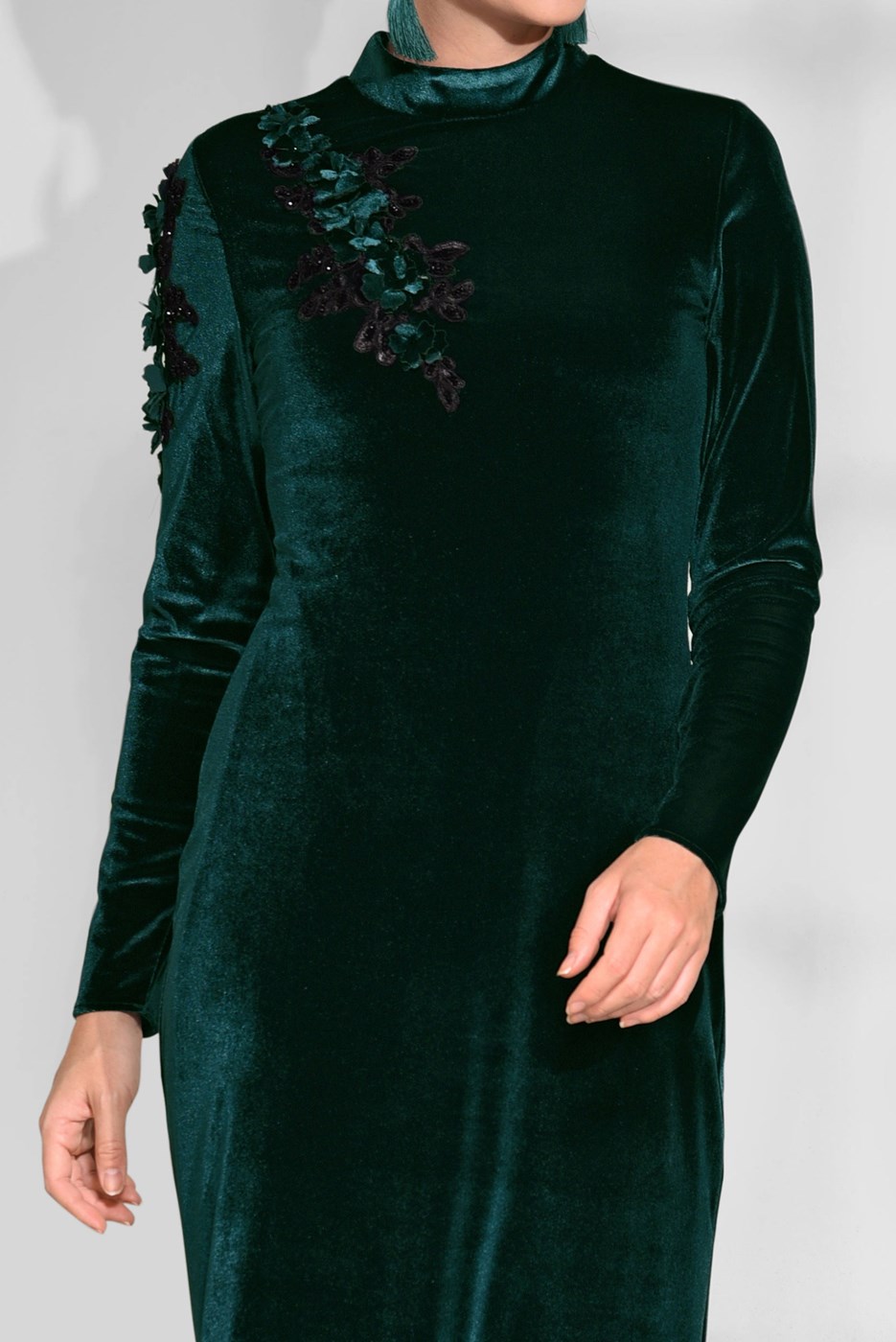 Tesettür giyim YEŞİL GÜPÜR DETAYLI VOLANLI KADİFE ELBİSE 4706 