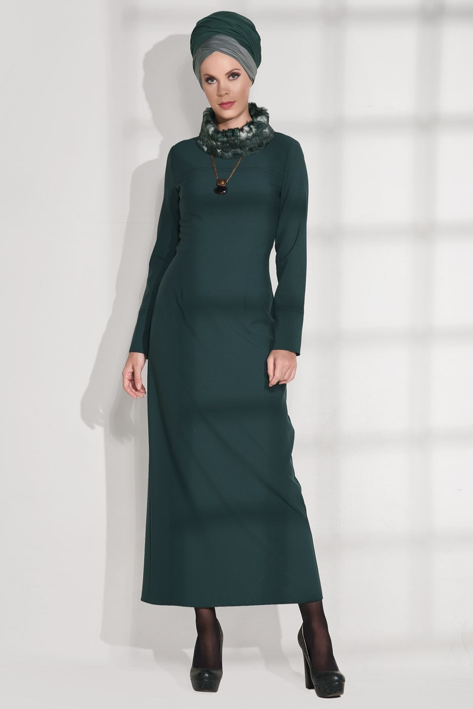 Tesettür giyim MAVİ KÜRK YAKALI DAR ELBİSE 4846 