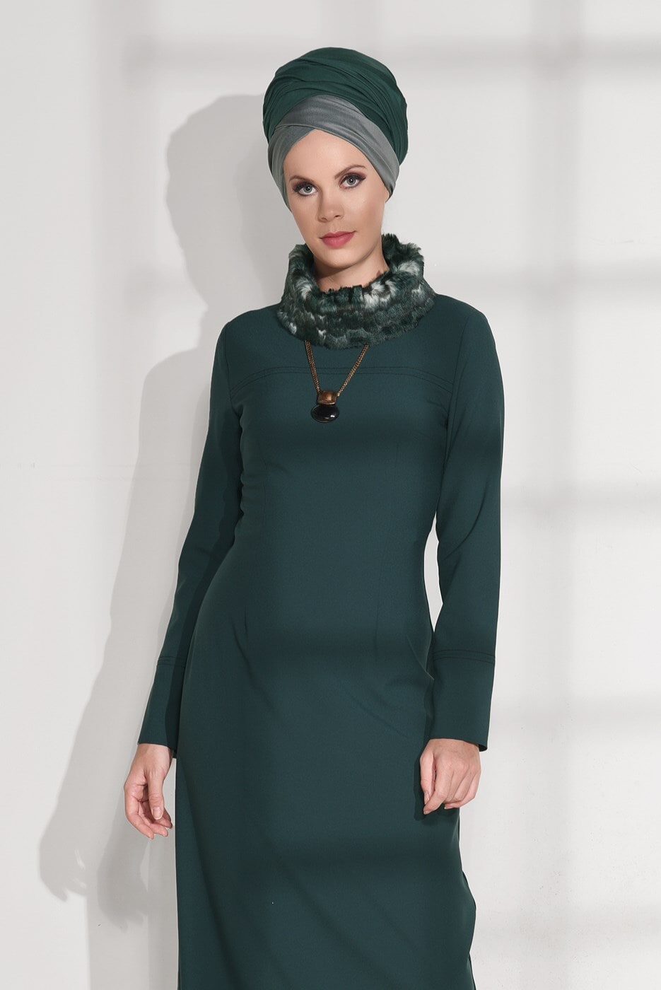 Tesettür giyim MAVİ KÜRK YAKALI DAR ELBİSE 4846 