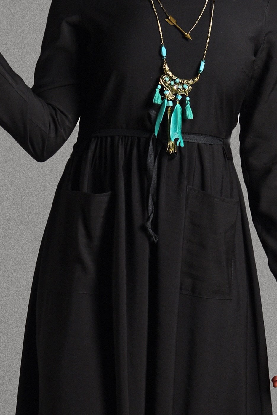 Tesettür giyim SİYAH CEPLİ BELİ BAĞCIKLI ELBİSE 8244 