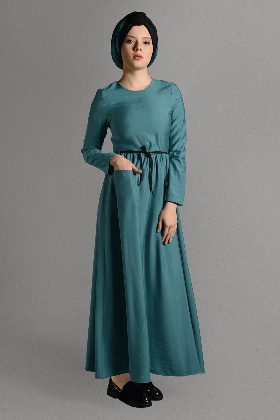 Tesettür giyim YEŞİL CEPLİ BELİ BAĞCIKLI ELBİSE 8244 