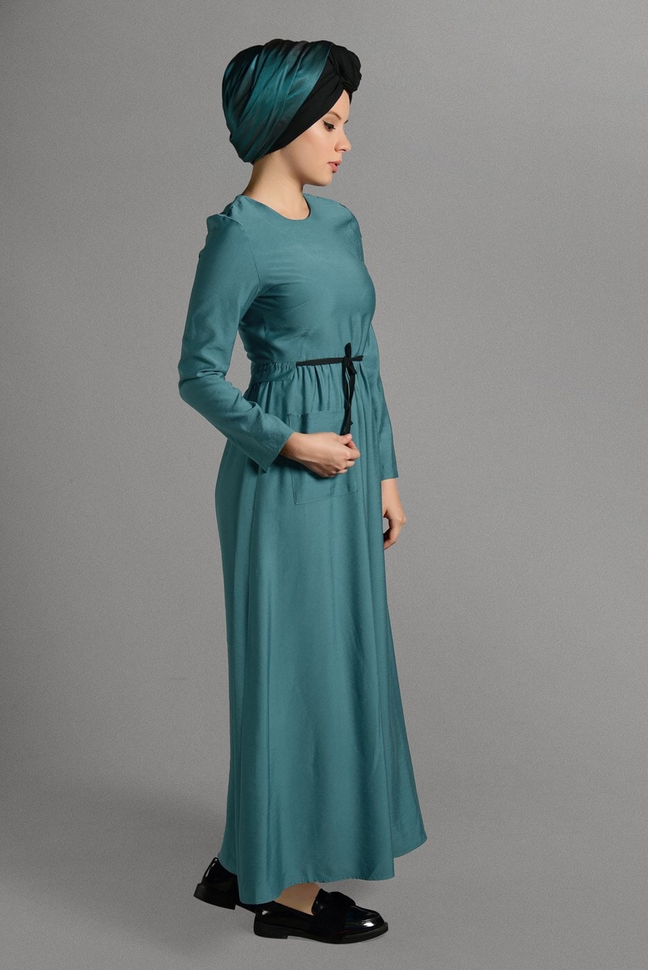 Tesettür giyim YEŞİL CEPLİ BELİ BAĞCIKLI ELBİSE 8244 