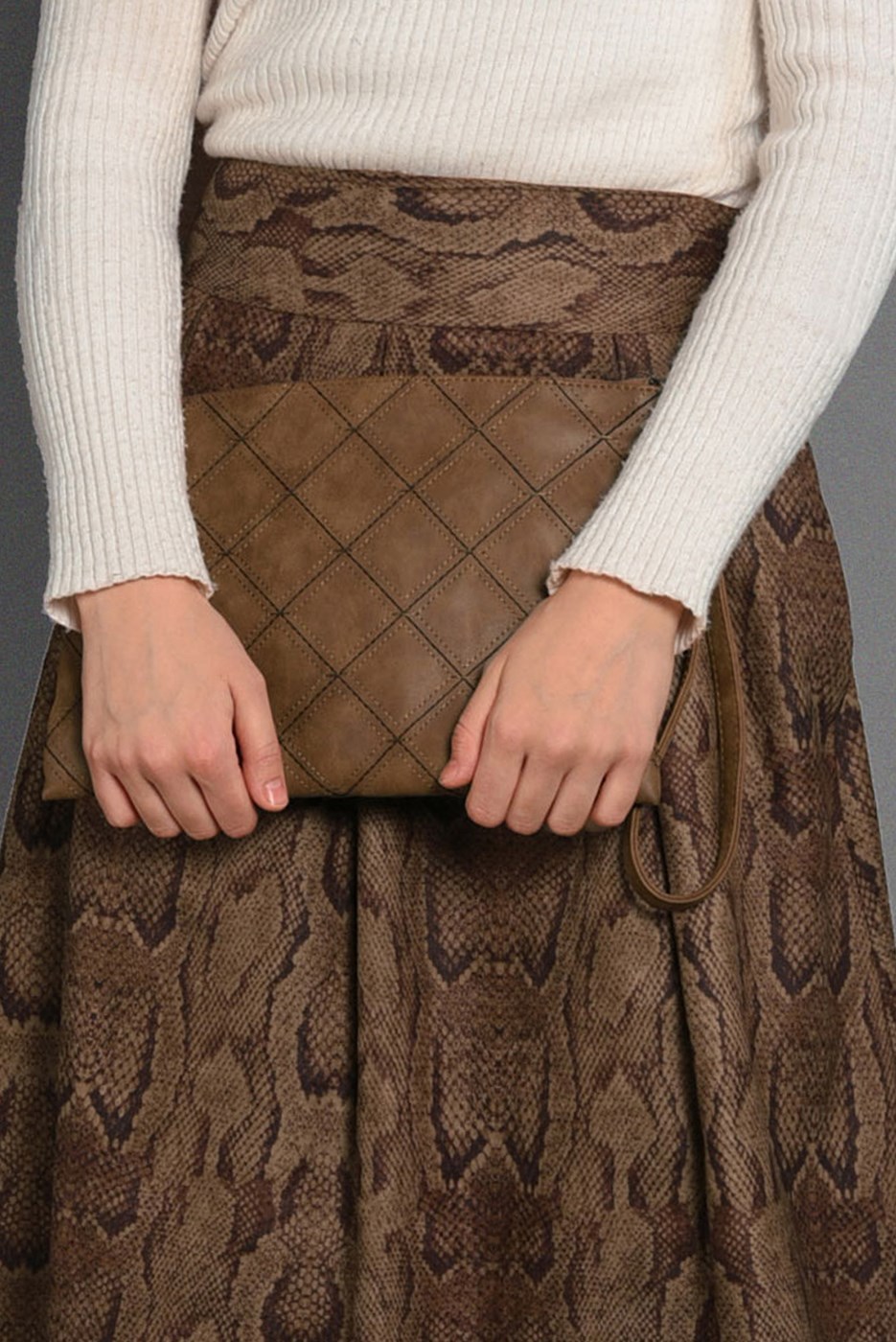 Tesettür giyim BORDO YILAN DERİSİ DESENLİ ETEK 976 