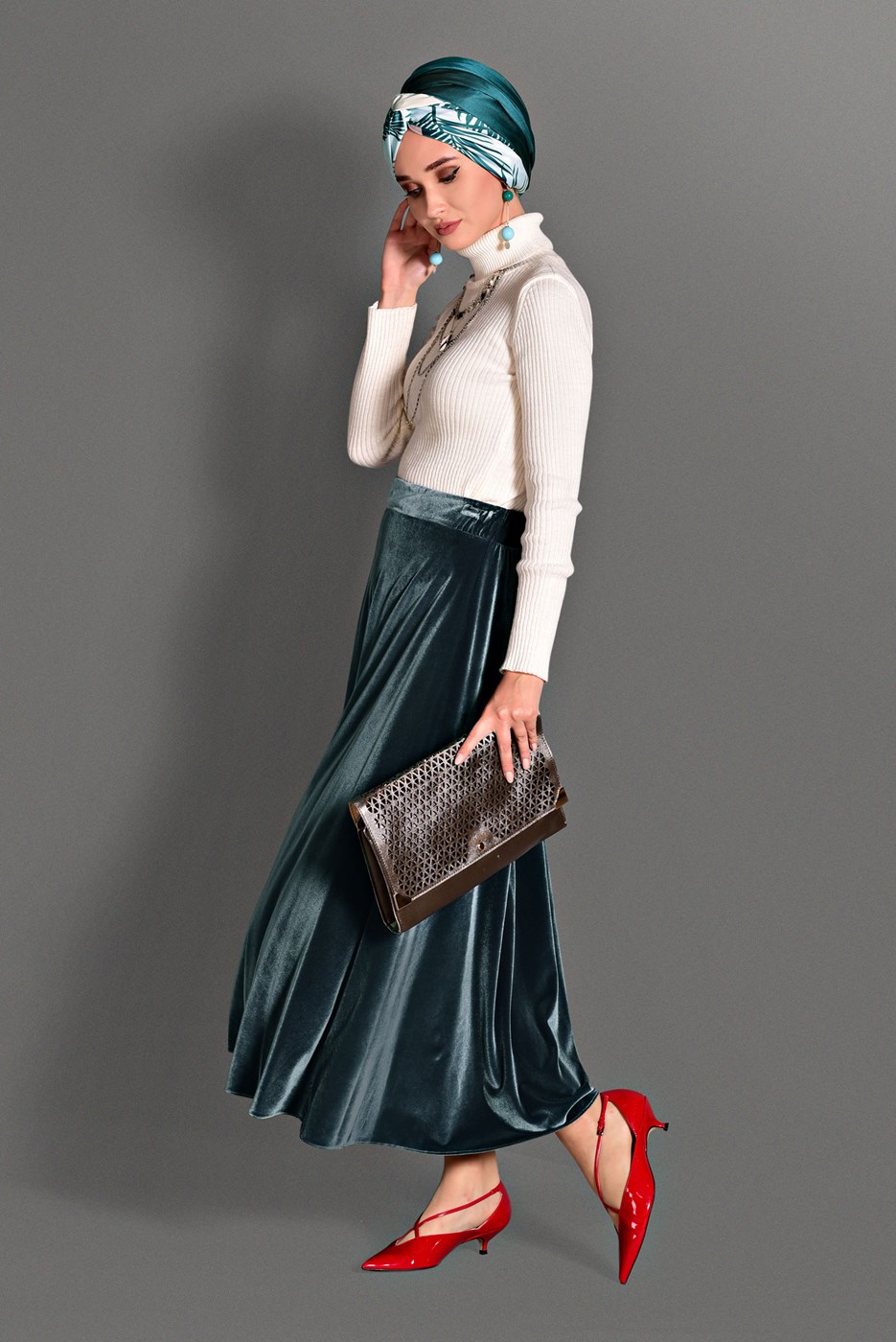 Tesettür giyim GRİ KLOŞ KADİFE ETEK  6104