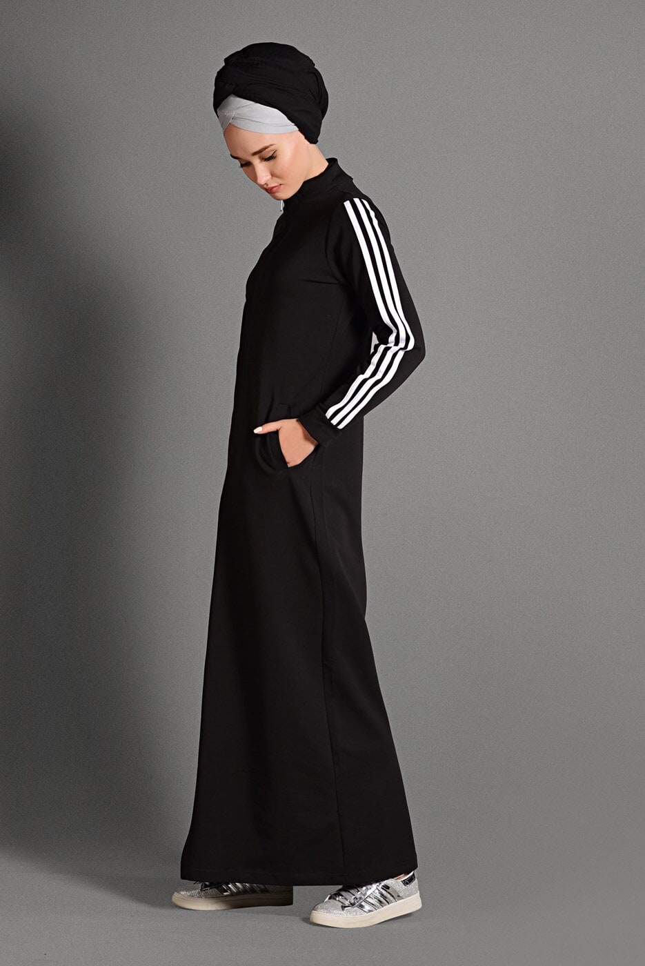 Tesettür giyim SİYAH FERMUARLI ÇİZGİ DETAYLI SPOR FERACE 8028 