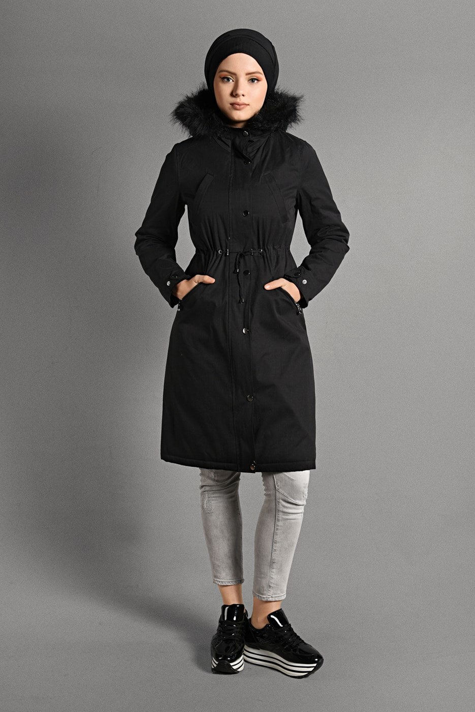 Tesettür giyim SİYAH KAPÜŞONLU FERMUAR DETAYLI KABAN  053 