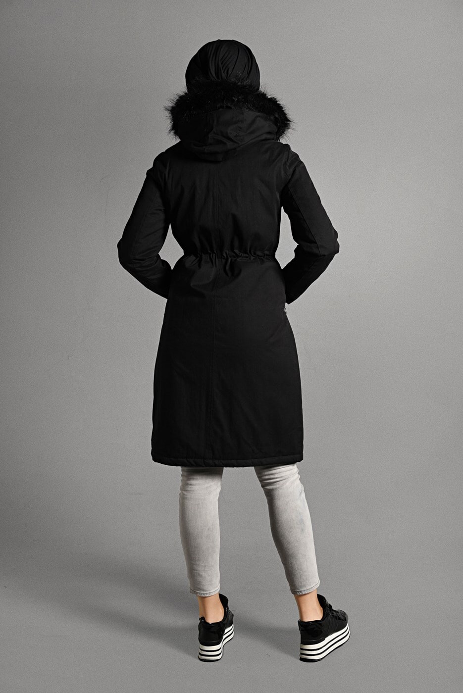 Tesettür giyim SİYAH KAPÜŞONLU FERMUAR DETAYLI KABAN  053 