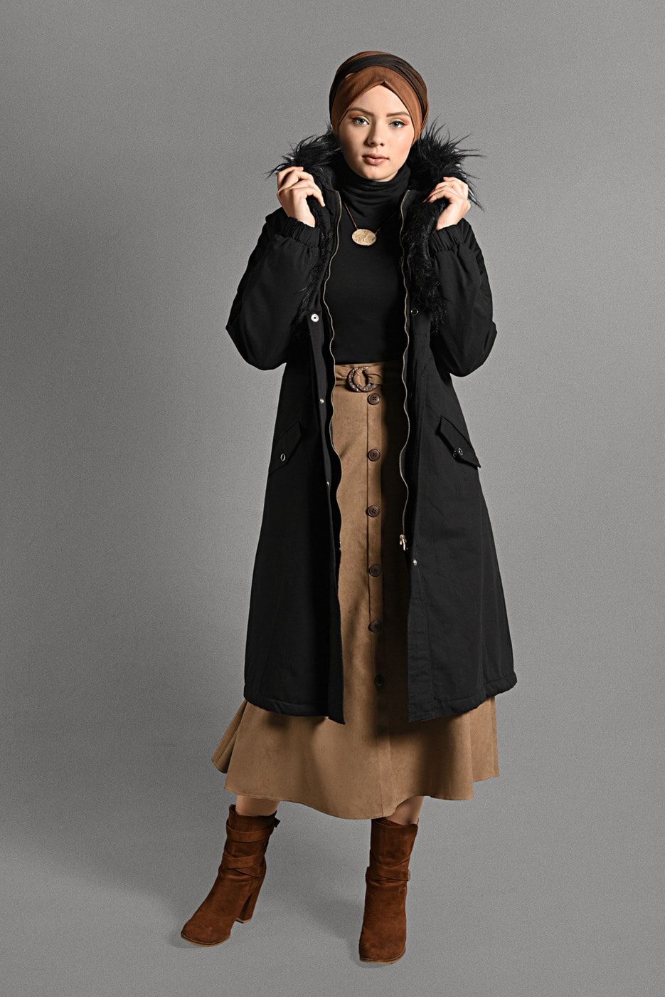 Tesettür giyim SİYAH KÜRK DETAYLI GABARDİN KABAN 4123 