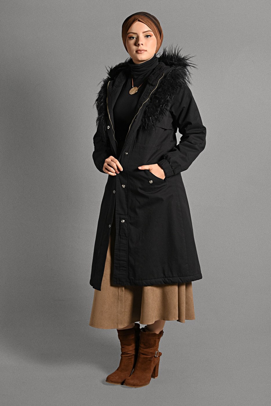 Tesettür giyim SİYAH KÜRK DETAYLI GABARDİN KABAN 4123 