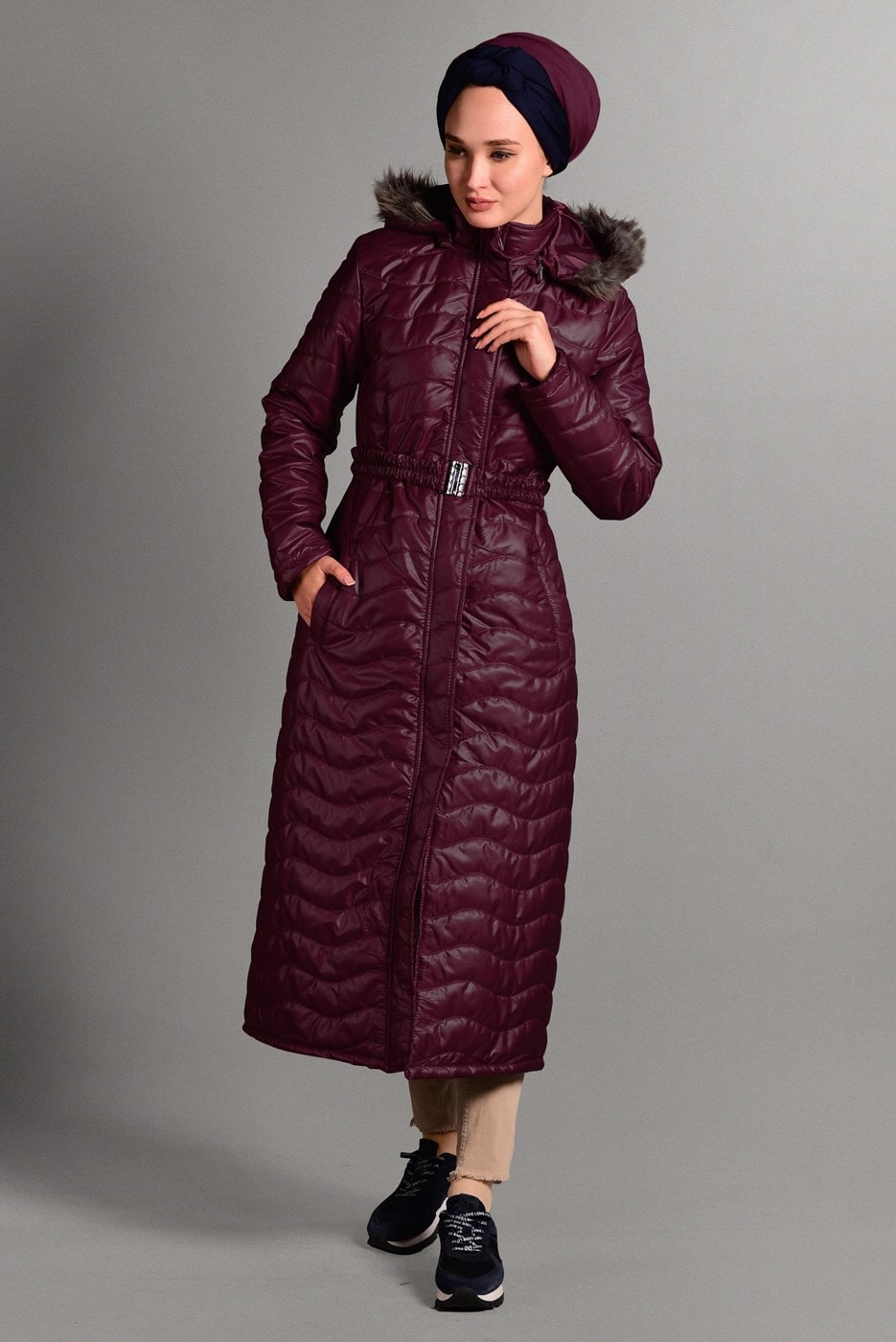 Vêtements hijab ROUGE BORDEAUX MANTEAU LONG À BOUFFANT AVEC CAPUCHE 4391 